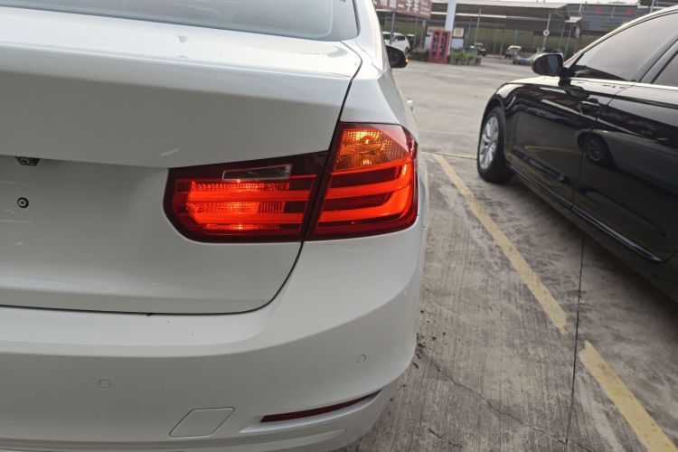 宝马3系 2013款 316i 进取型车身外观9