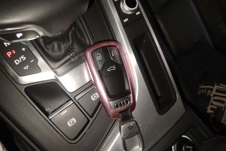 奥迪A4L 2017款 Plus 40 TFSI 运动型中控内饰7001