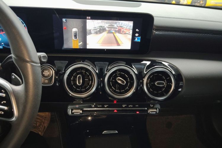 奔驰A级 2021款 A 200 L 运动轿车动感型中控内饰16