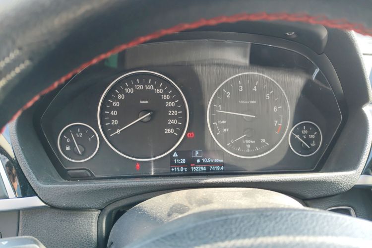 宝马3系 2016款 316i 时尚型中控内饰14