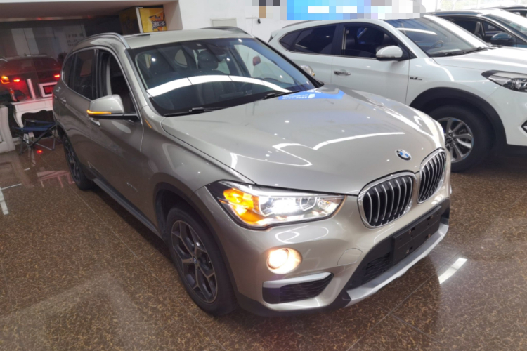 宝马X1 2018款 xDrive20Li 尊享型车身外观3