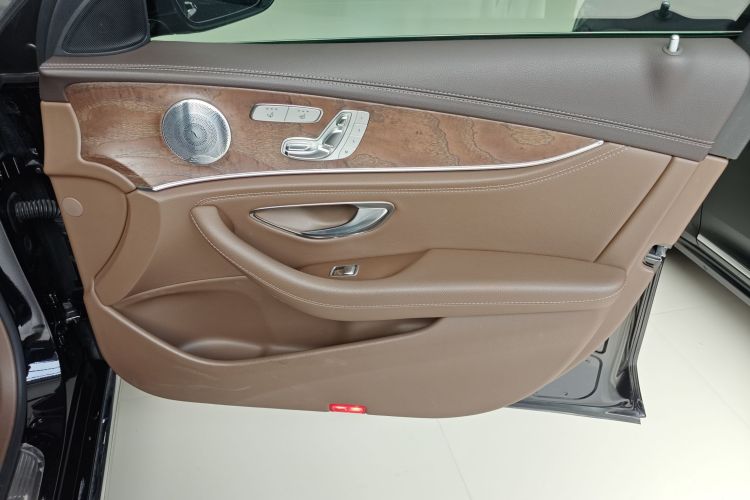 奔驰E级 2020款 改款 E 300 L 殊享版中控内饰7005