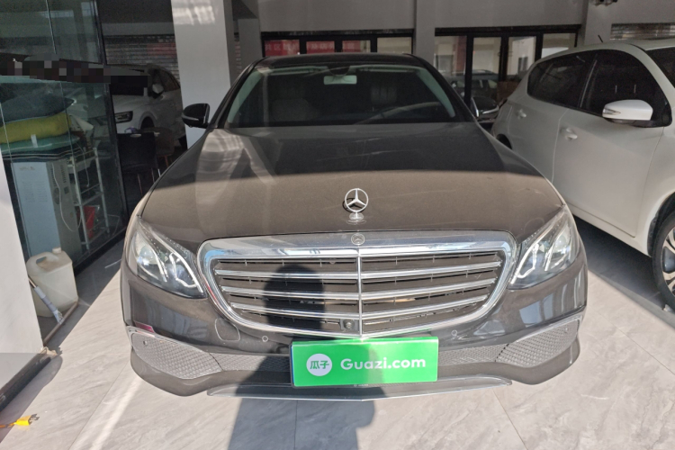 奔驰E级 2018款 改款 E 300 L 运动豪华型车身外观2