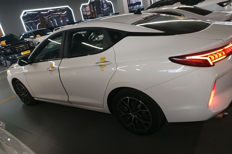 江淮汽车 江淮A5 PLUS 2023款 1.5T 自动豪华型车身外观4