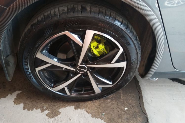 荣威i5 2024款 1.5L CVT尊荣版车身外观6002