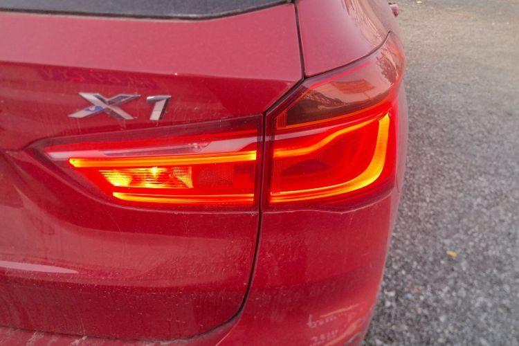 宝马X1 2018款 sDrive18Li 尊享型车身外观9