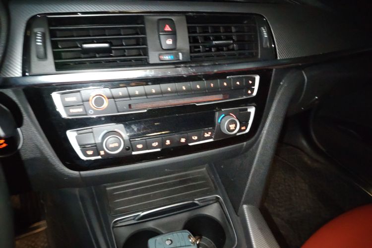 宝马3系 2019款 320i M运动曜夜版局部细节16