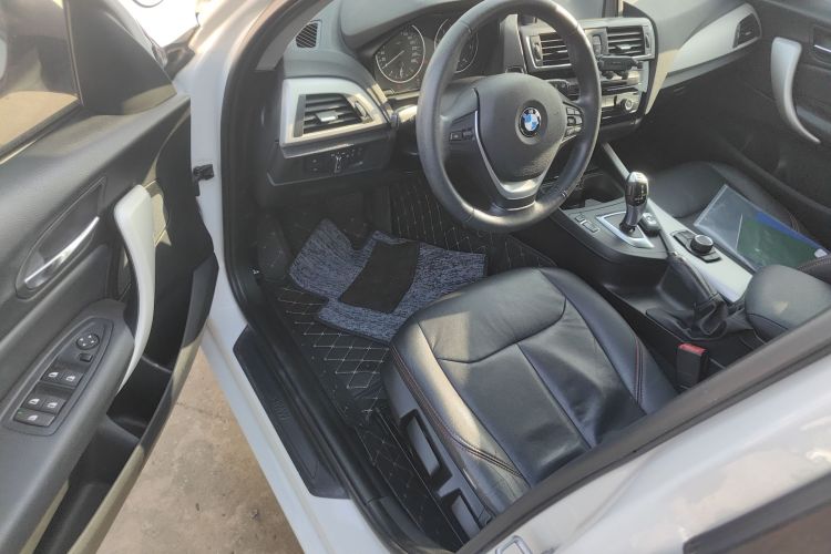 宝马1系(进口) 2016款 118i 领先型中控内饰20