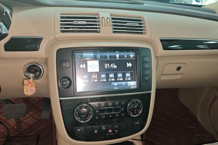 奔驰R级 2015款 R 320 4MATIC 豪华型局部细节16