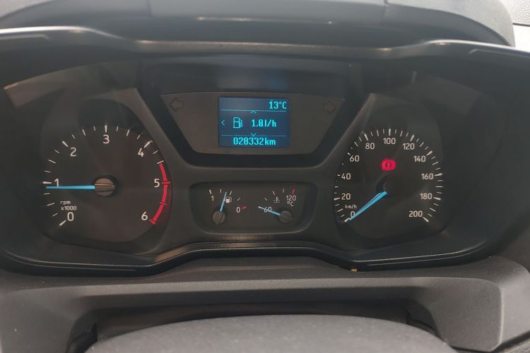 福特 全顺 2019款 2.0T柴油多功能商用车短轴低顶6座国VI中控内饰15