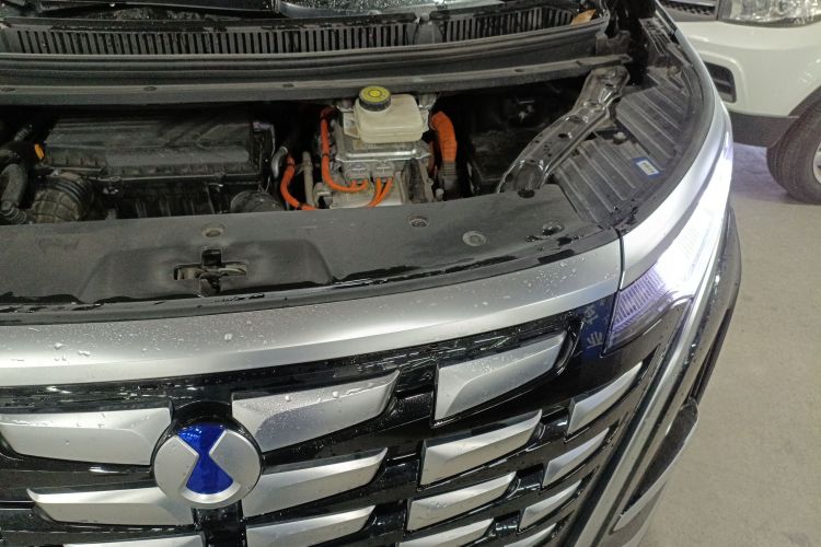 腾势D9 2022款 DM-i 970 四驱尊荣型机舱底盘26