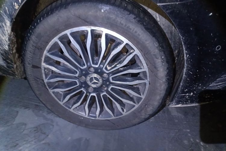 奔驰V级 2018款 V 260 L 尊贵加长版 国VI车身外观10