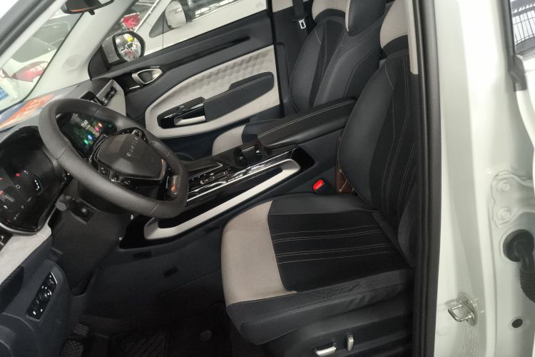 宝骏RM-5 2019款 1.5T CVT 24小时在线豪华型 7座中控内饰19