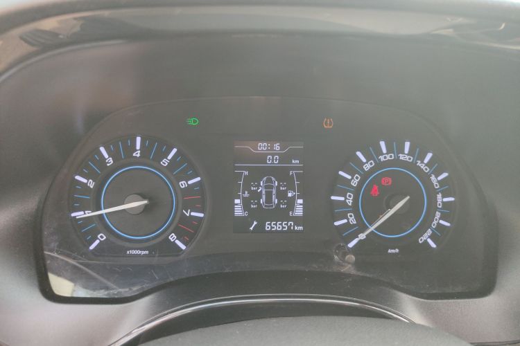 奇瑞 瑞虎3 2016款 1.6L 手动智尚版中控内饰14