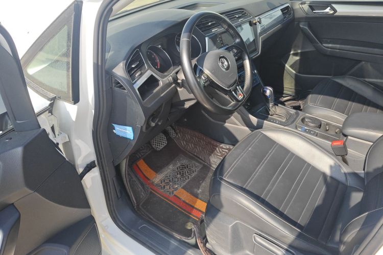 大众 2018款 途安L 280TSI DSG风尚版 7座 国V中控内饰20