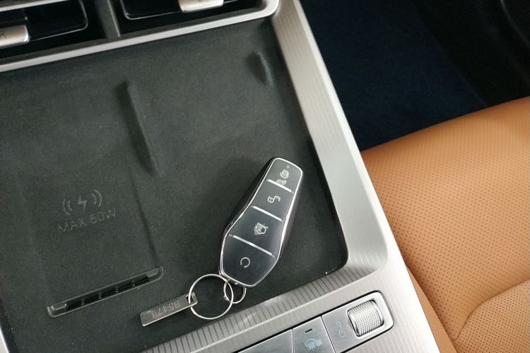 比亚迪 汉L 2025款 DM-p 四驱激光雷达旗舰型中控内饰11