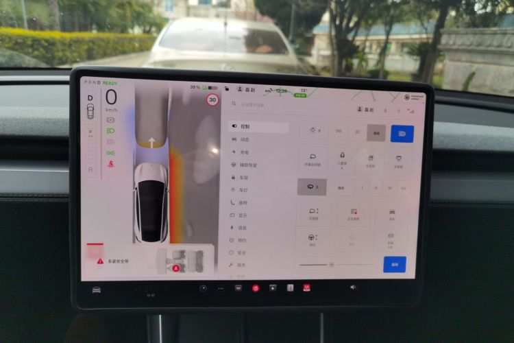 特斯拉 Model Y 2025款 后轮驱动版中控内饰14