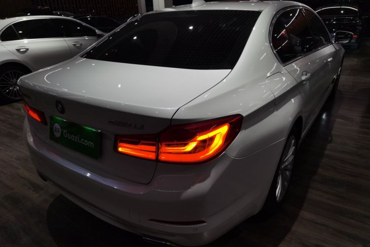 宝马5系 2019款 530Li 领先型 豪华套装车身外观7