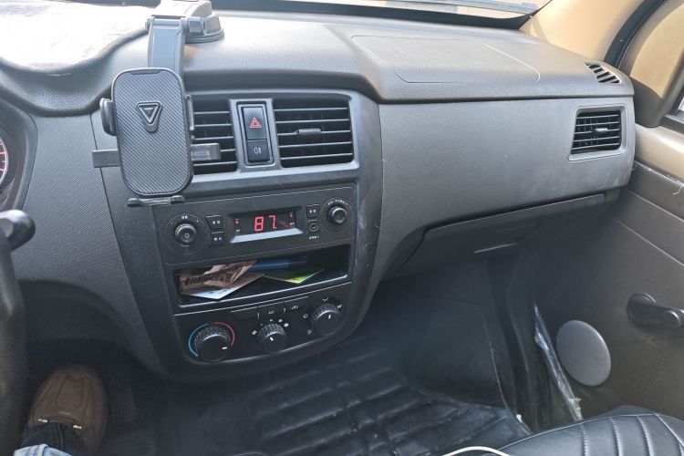 五菱汽车 五菱荣光S 2023款 1.5L 基本型 5/7座中控内饰16