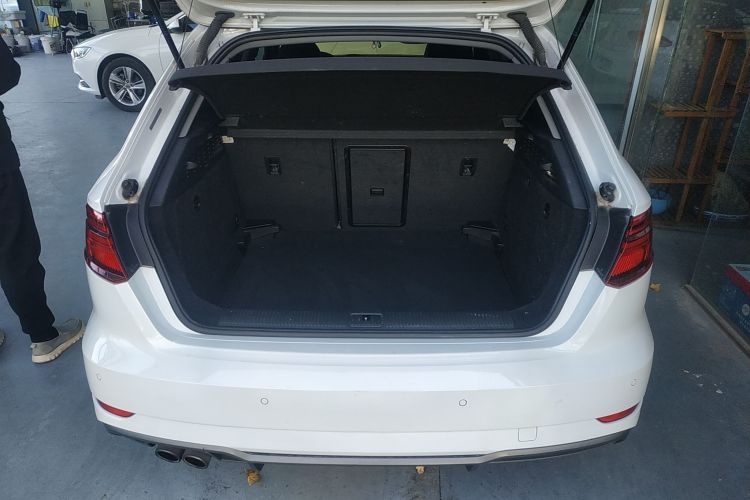 奥迪A3 2018款 30周年年型 Sportback 35 TFSI 时尚型机舱底盘23