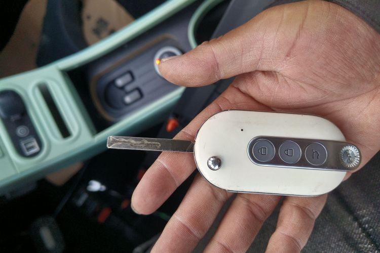 五菱汽车 宏光MINIEV 2022款 马卡龙时尚款 磷酸铁锂中控内饰7001