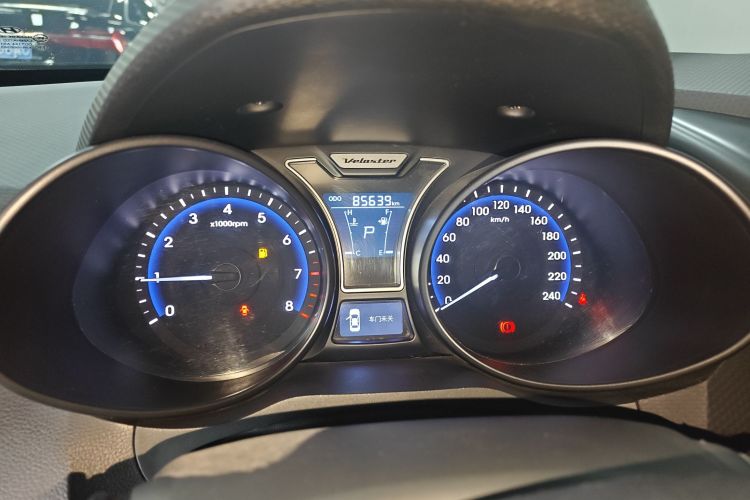 现代 Veloster飞思 2012款 1.6T 自动豪华版中控内饰14