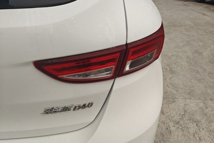 一汽 骏派D60 2017款 1.5L 手动豪华型车身外观9