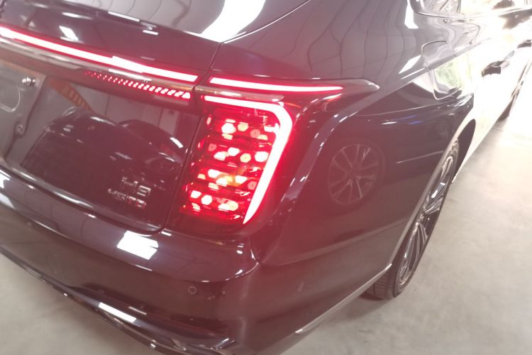 红旗H9 2024款 2.0T 旗畅 私享风尚版车身外观9