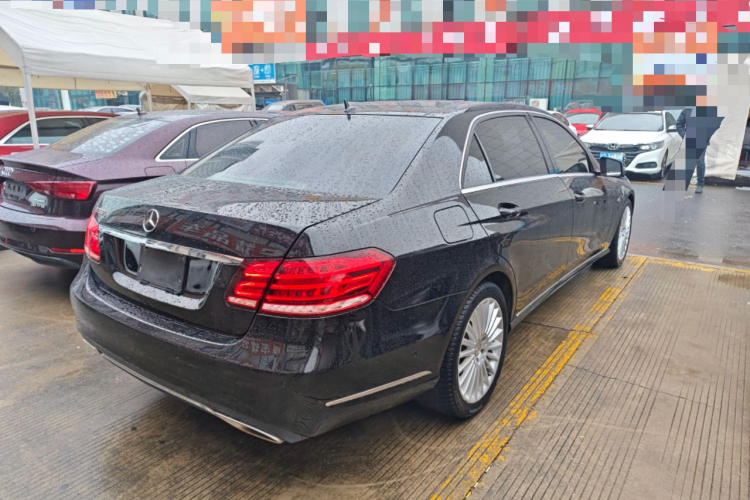 奔驰E级 2015款 改款 E 260 L车身外观7