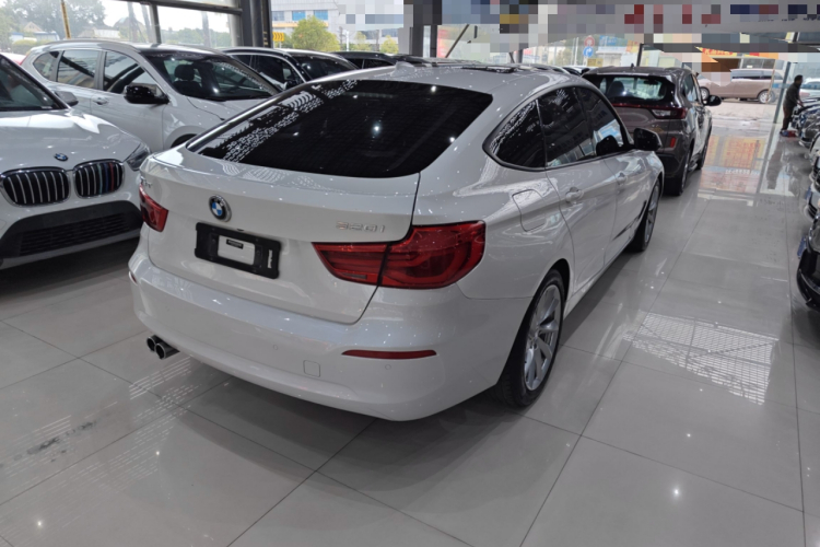 宝马3系GT 2019款 320i 时尚型车身外观7