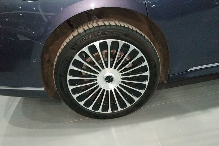 鸿蒙智行 享界S9 2025款 增程 Ultra车身外观6008