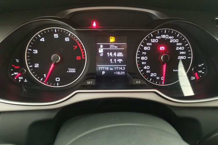 奥迪A4L 2016款 35 TFSI 典藏版 自动标准型中控内饰14