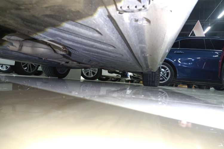 奔驰C级 2018款 C 200 L 运动版局部细节9002