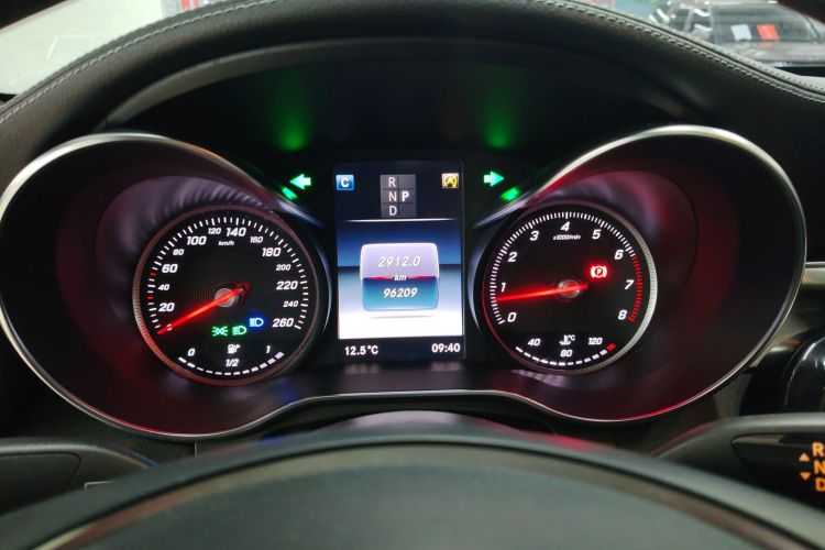 奔驰GLC轿跑 2017款 GLC 200 4MATIC 轿跑SUV中控内饰14