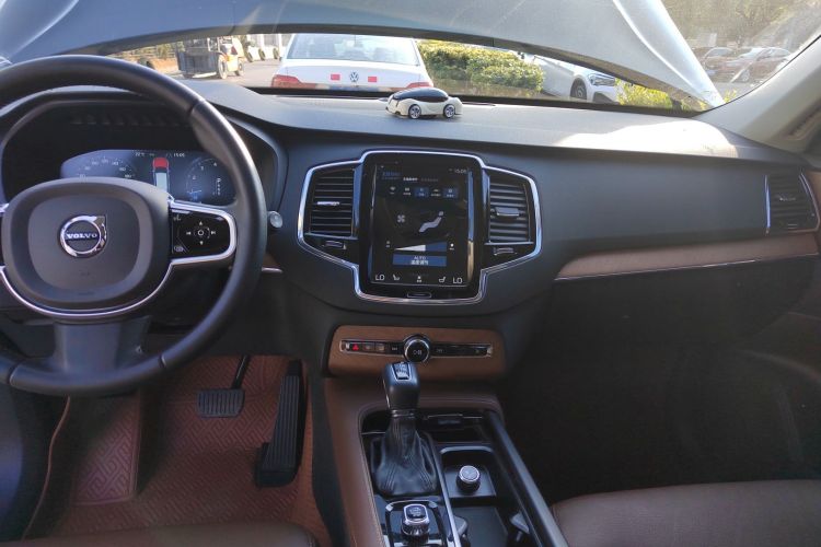 沃尔沃XC90 2020款 T6 智逸豪华版 7座中控内饰16