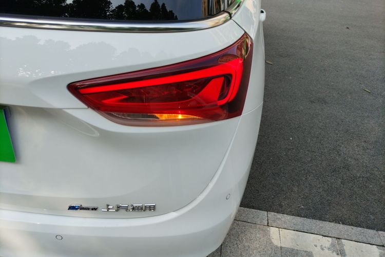 别克GL6 2021款 323T 轻混动互联豪华型车身外观6006