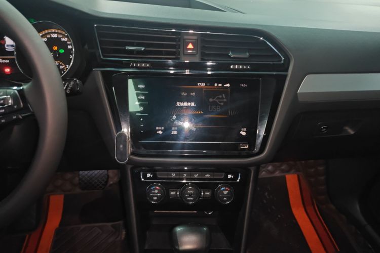 大众 途观L 2020款 330TSI 自动两驱全景舒适版 国VI中控内饰16