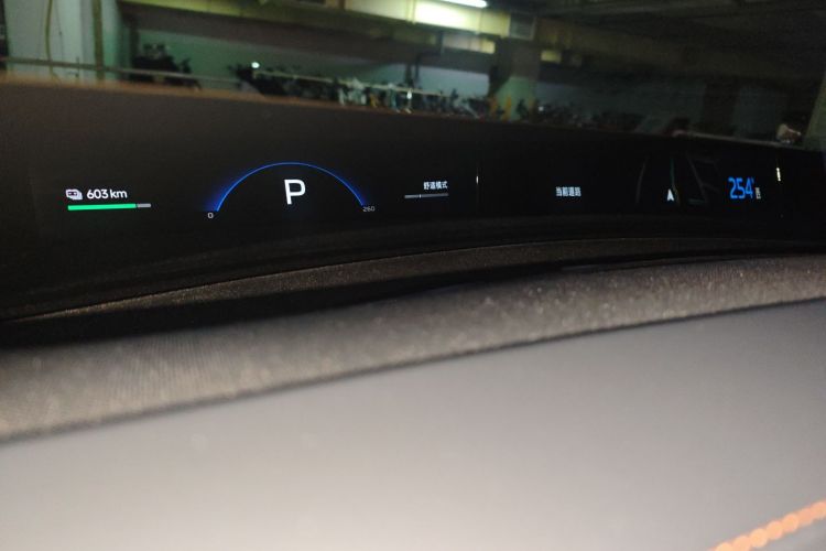 小米汽车 小米YU7 2025款 超长续航高性能四驱Max版中控内饰14