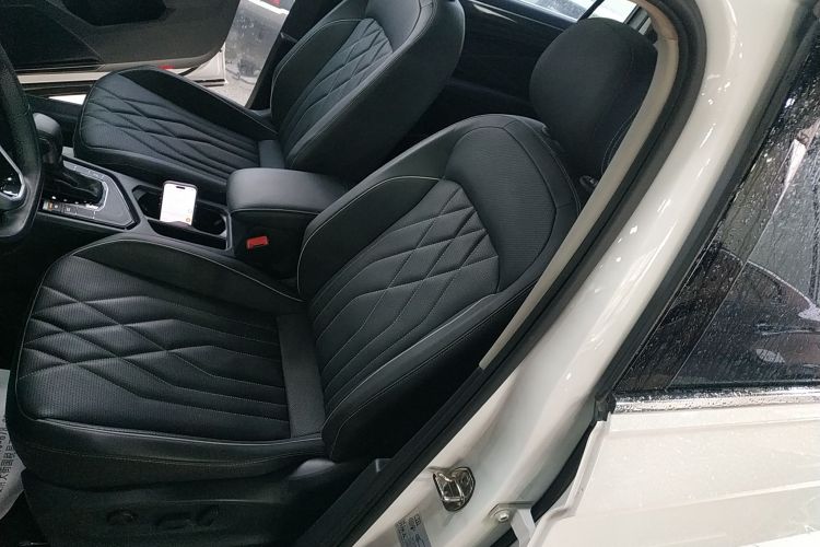 大众 途观L 2024款 300TSI 自动两驱智享版中控内饰19