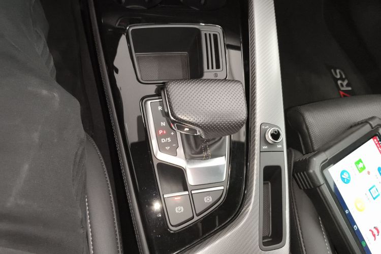 奥迪A4L 2024款 40 TFSI quattro RS套件燃速型局部细节18