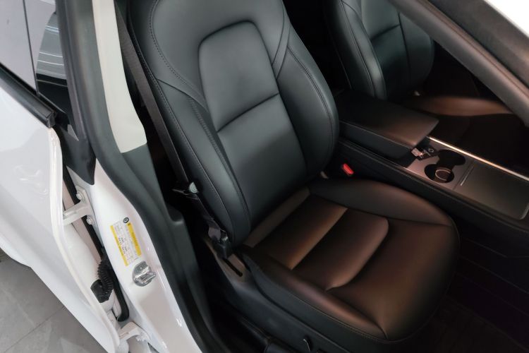 特斯拉 Model Y 2022款 改款 长续航全轮驱动版中控内饰41