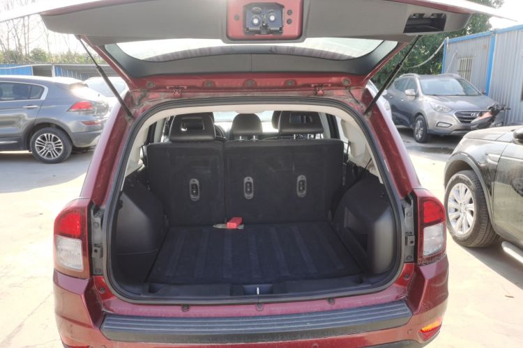 Jeep 指南者(进口) 2014款 改款 2.0L 两驱进取版局部细节23