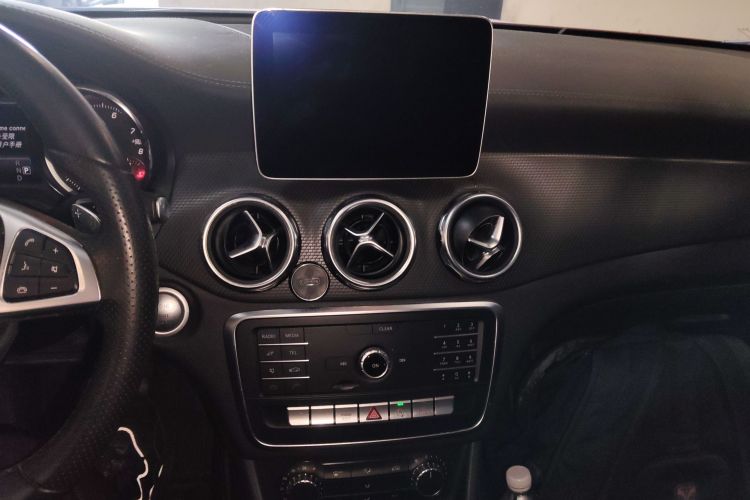 奔驰GLA 2019款 GLA 200 时尚型中控内饰16