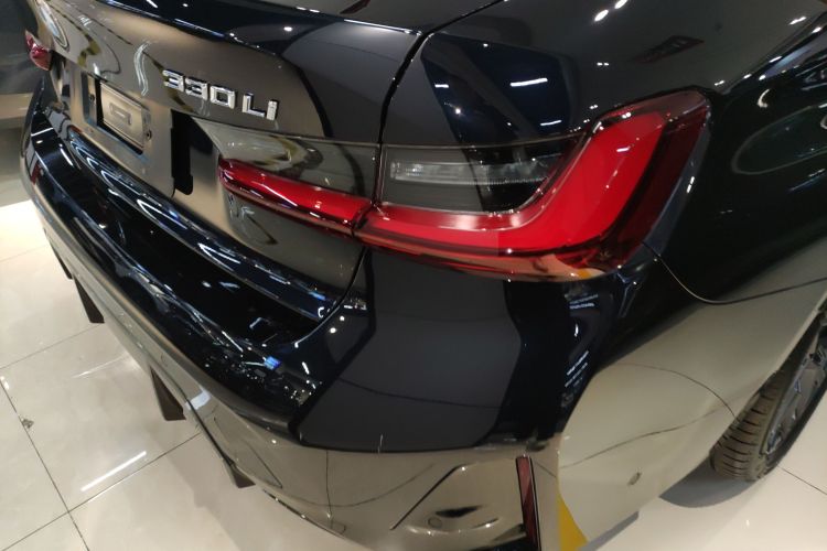 宝马3系 2025款 330Li M运动曜夜套装车身外观9