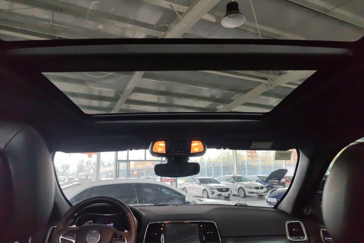 Jeep 大切诺基(进口) 2020款 3.0L 精英导航版中控内饰22