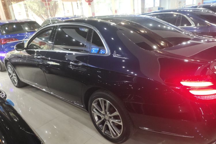 奔驰E级 2016款 E 300 L 时尚型车身外观4