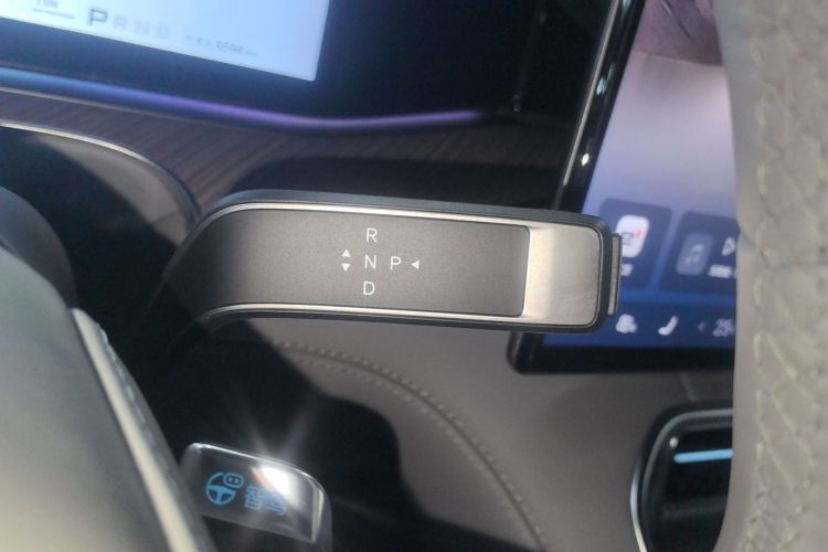 腾势N9 2025款 旗舰型中控内饰18