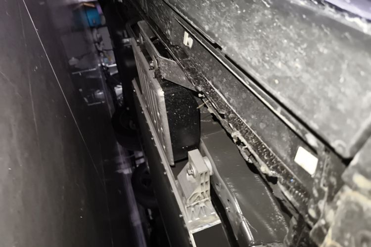 红旗HS7 PHEV 2024款 2.0T PHEV 四驱旗畅版 6座局部细节9001