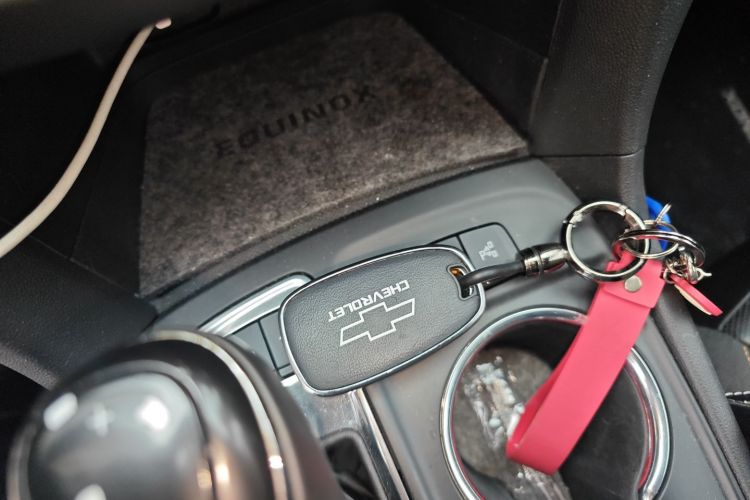 雪佛兰 探界者 2018款 550T 自动四驱捍界版中控内饰7001