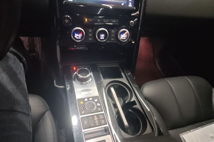 路虎 发现 2017款 3.0 SC V6 S中控内饰18